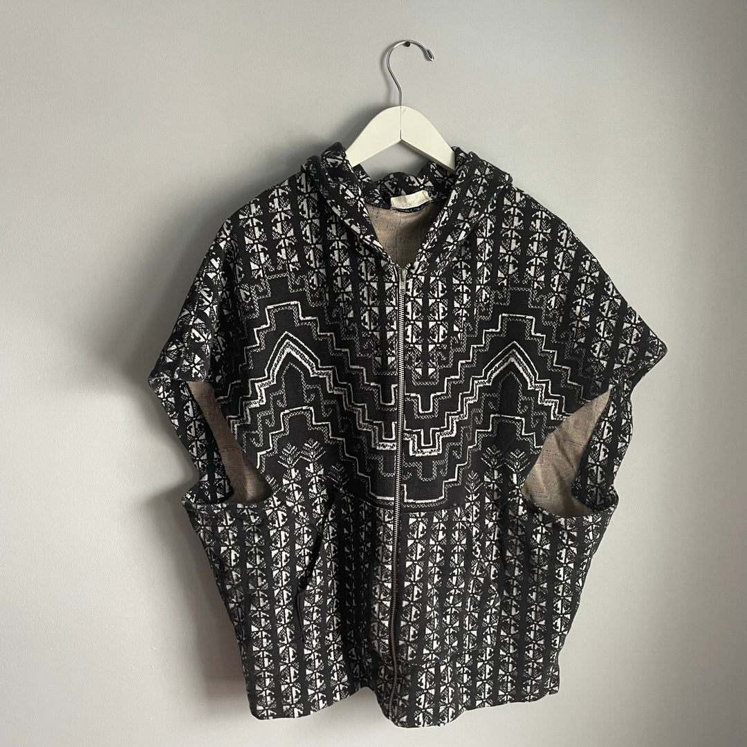 Mara Hoffman Active Black White Geometric Poncho Zip Up Boho Hippe 70s Retro Indie XS/S