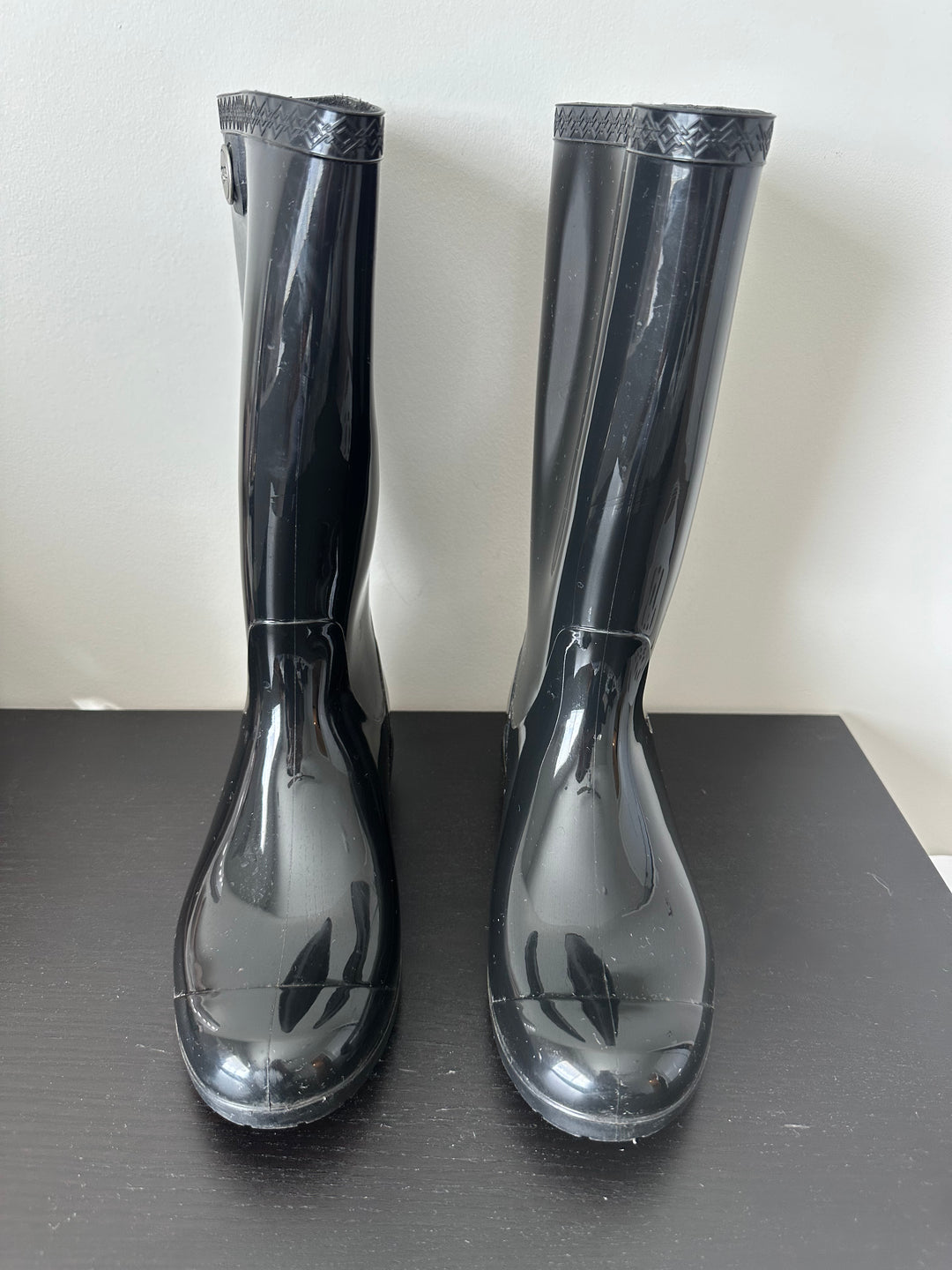 Women’s UGG Shaye Tall Glossy Black Waterproof Rain Boots Size 9