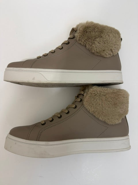 Koolaburra by UGG Sundell Fuzz Chukka Boots Dune Sz10