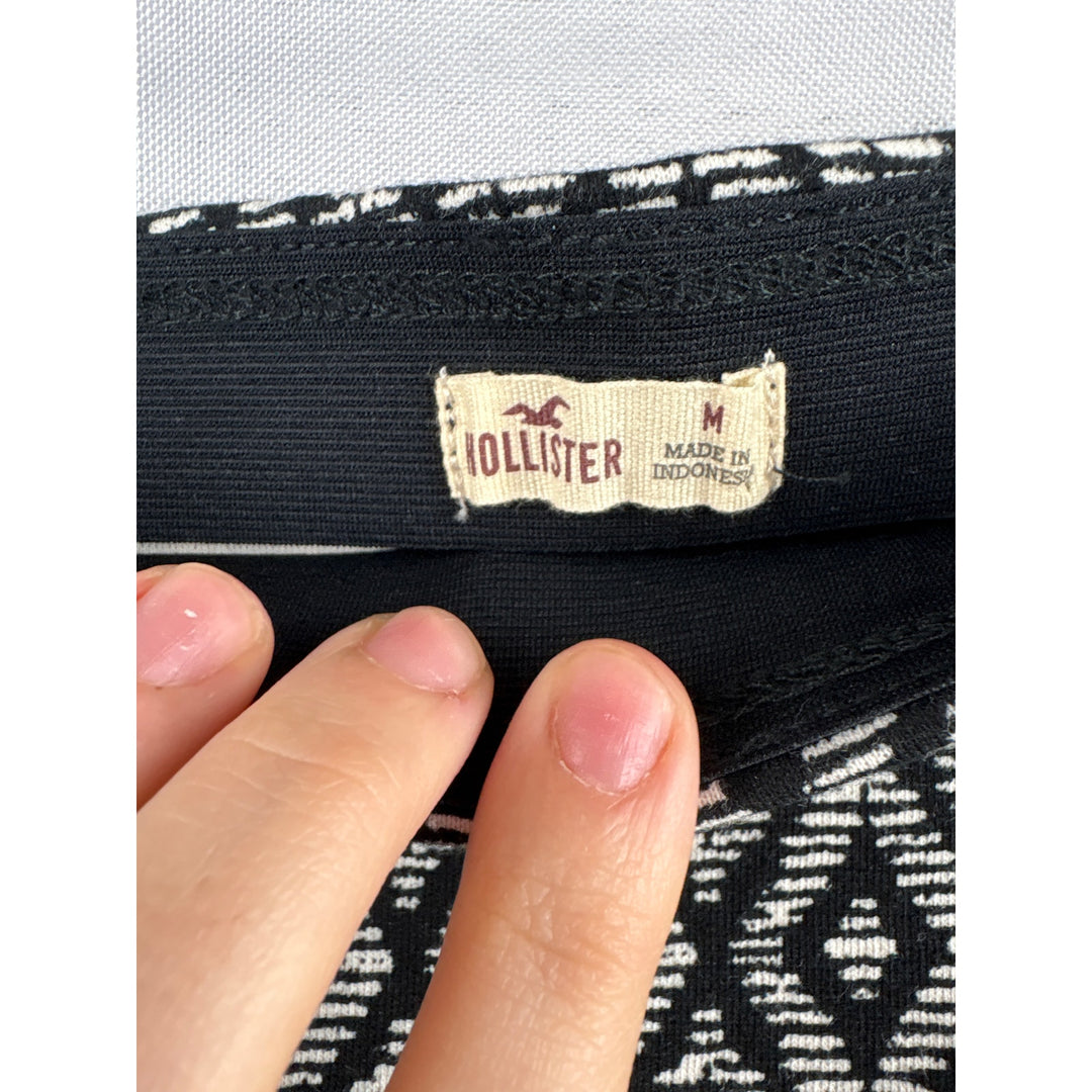Women’s Hollister Medium Black &amp; White Abstract Patterned Asymmetrical Skirt