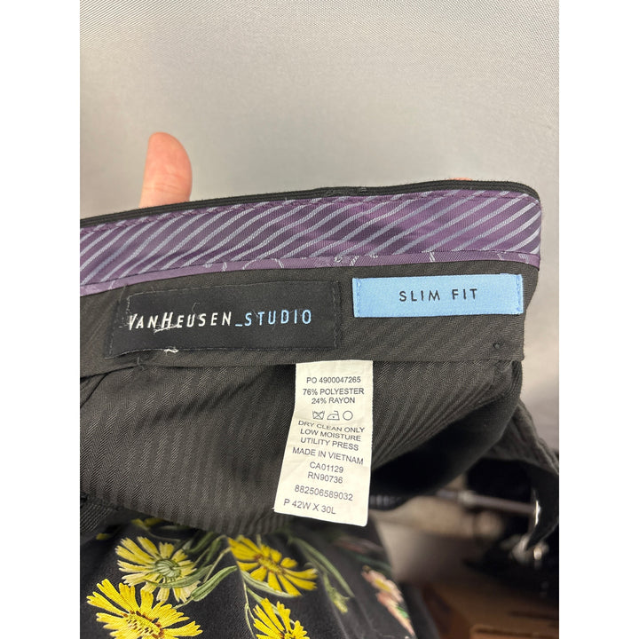 Men’s Van Heusen Studio Size 42Wx30L Black Slacks