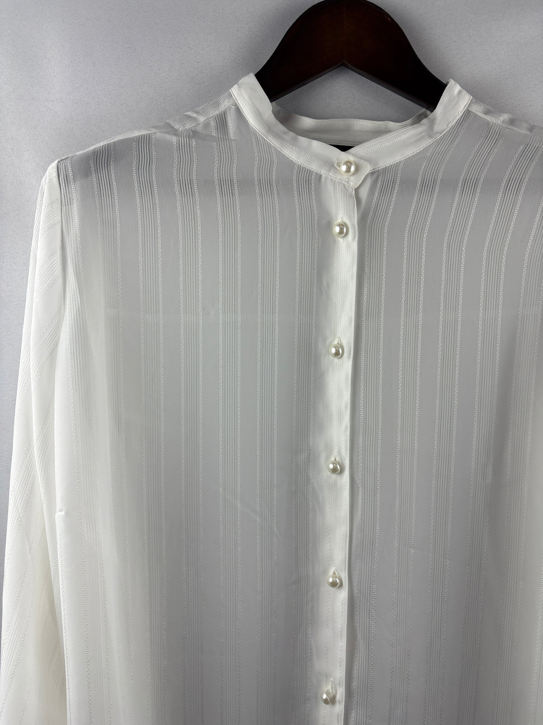Women’s Studio Torrid Size 2 White Button Up Blouse