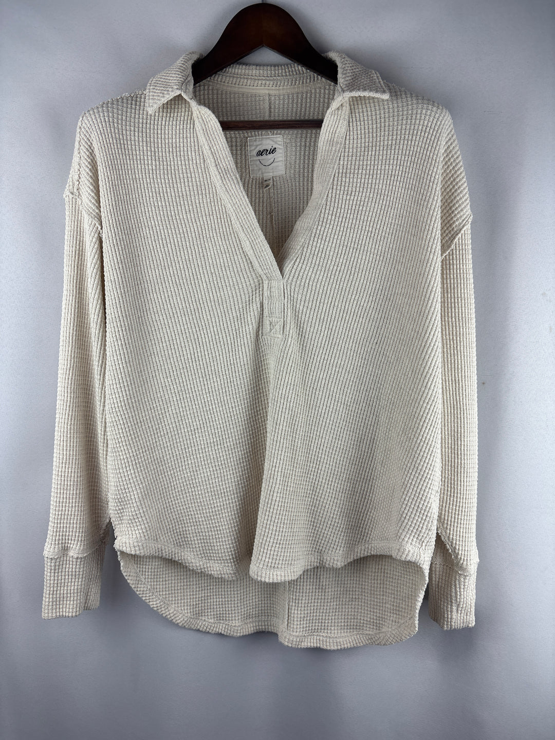 Women’s Aerie XS Cream Long Sleeve V-Neck Shirt