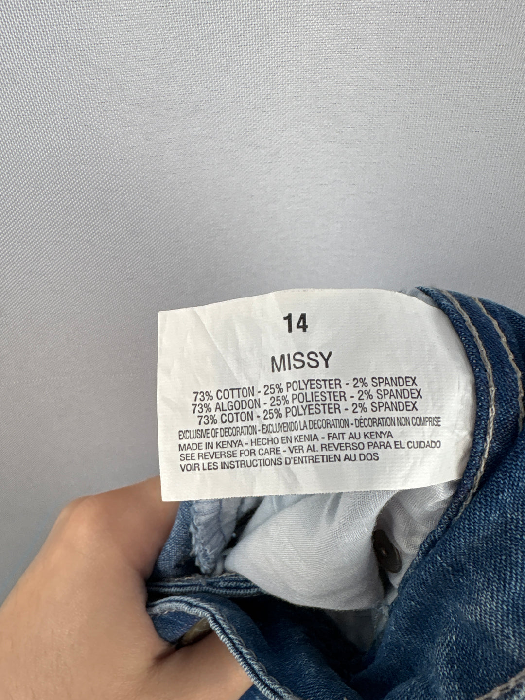 Women’s Gloria Vanderbilt Size 14 Light Blue Denim Capris