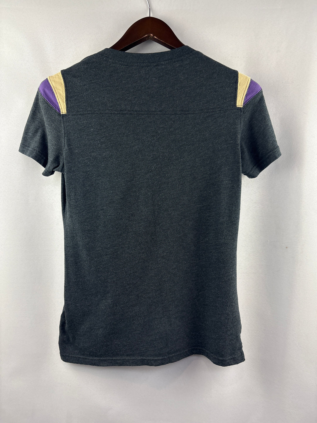 Women’s Nike Medium Gray Huskies V-Neck Shirt