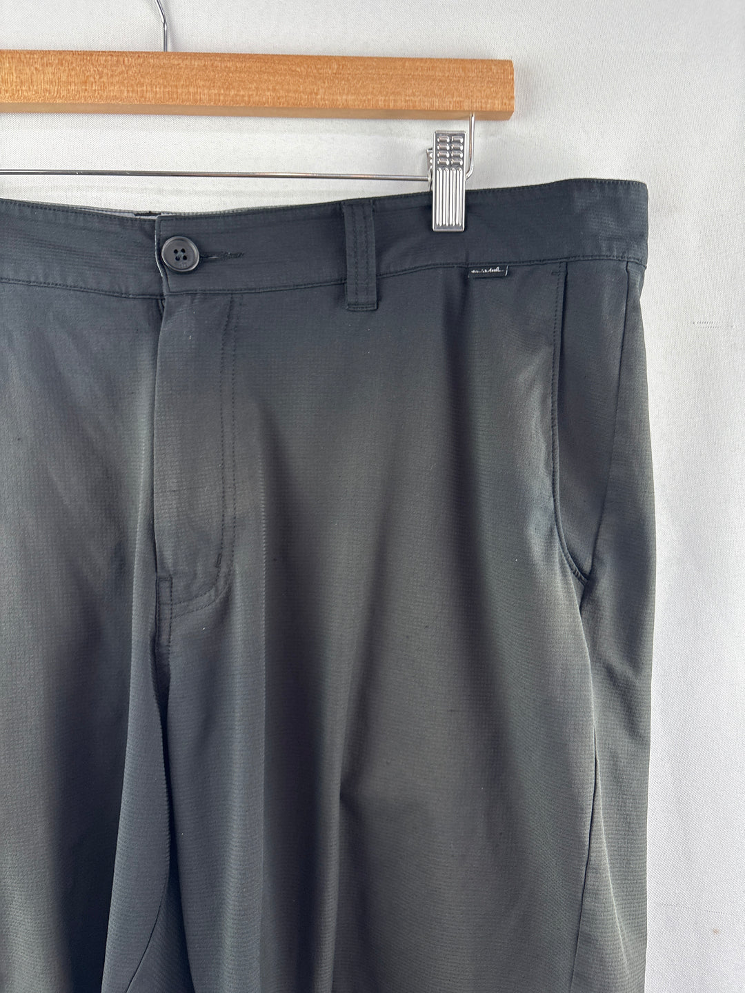 Men’s Travis Mathew Size 36 Black Golf Shorts