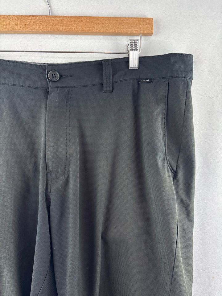 Men’s Travis Mathew Size 36 Black Golf Shorts