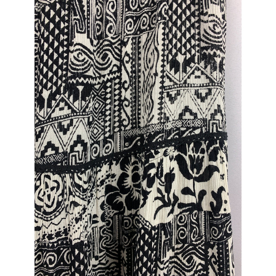 Women’s Dress Barn Size 14/16 Black & White Patterned Skirt