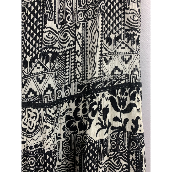 Women’s Dress Barn Size 14/16 Black & White Patterned Skirt