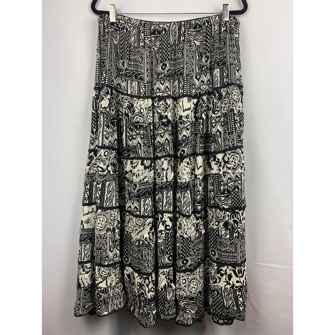 Women’s Dress Barn Size 14/16 Black & White Patterned Skirt