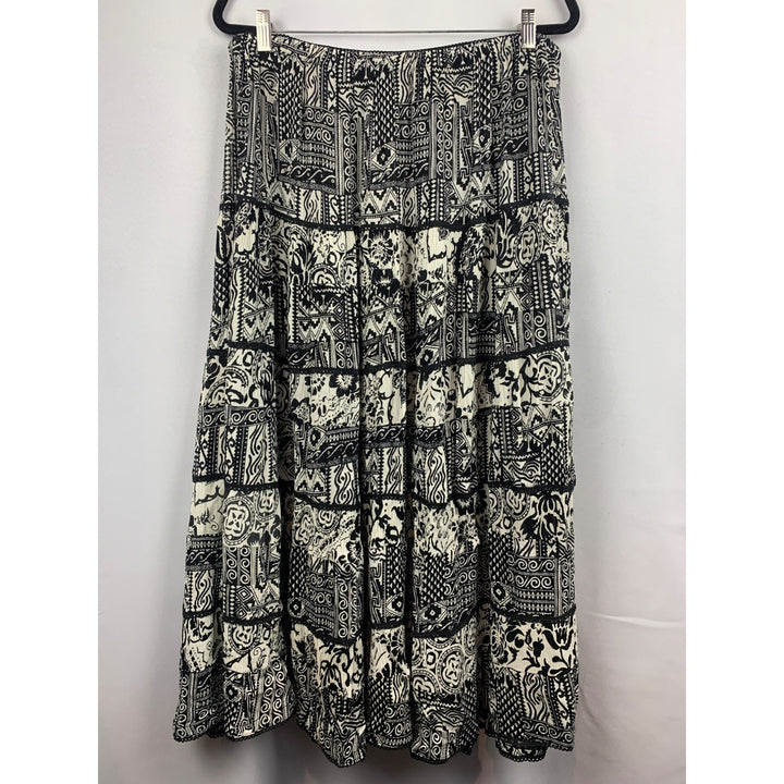 Women’s Dress Barn Size 14/16 Black & White Patterned Skirt