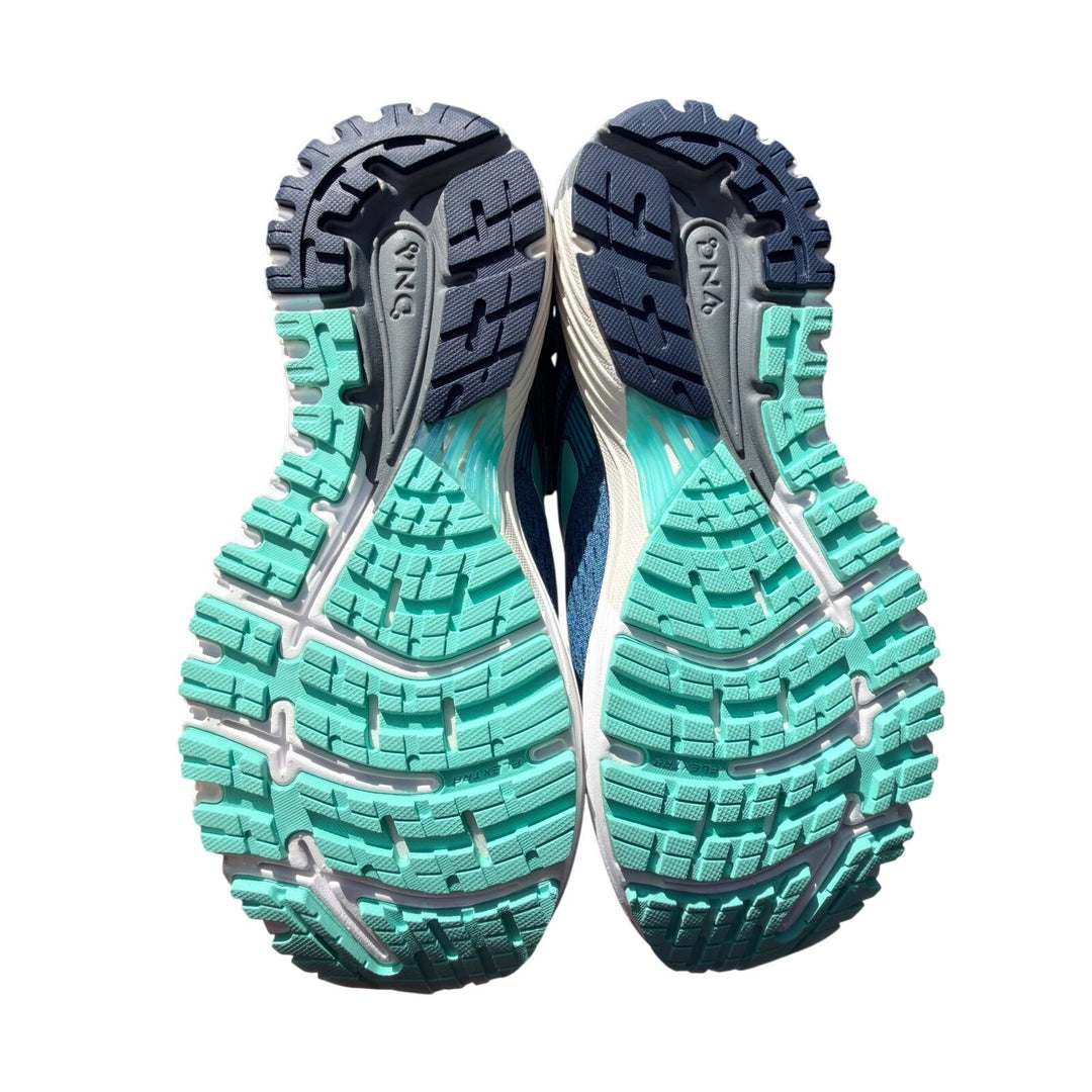 New In Box Brooks Running Shoes Women&