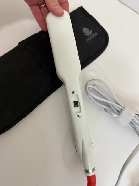 VOLOOM Classic 1.5 Inch Hair Volumizing Iron Pearl White With Heat Sleeve