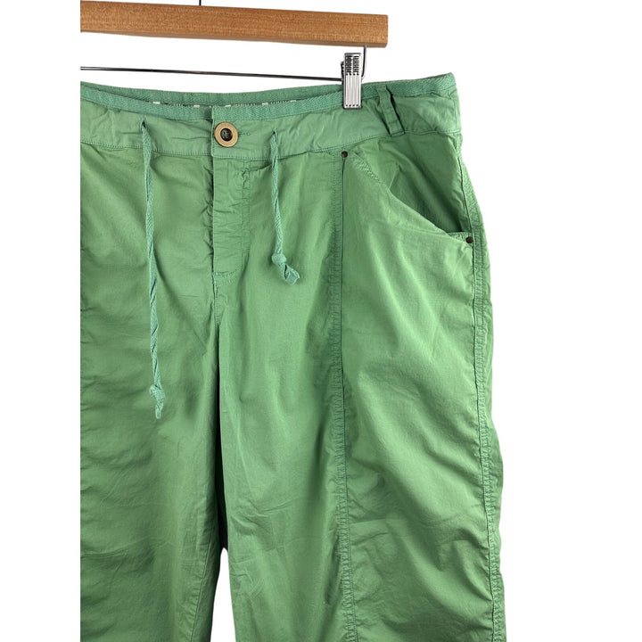 Women’s Fresh Produce XXL Leaf Green Cargo Capris