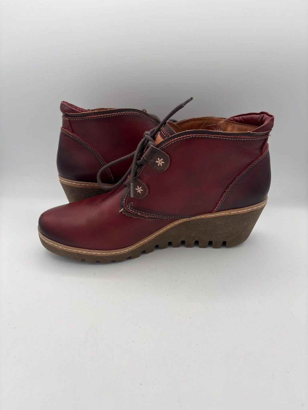 Women’s Pikolinos Size 9.5 Cherry Red Wedged Ankle Boots