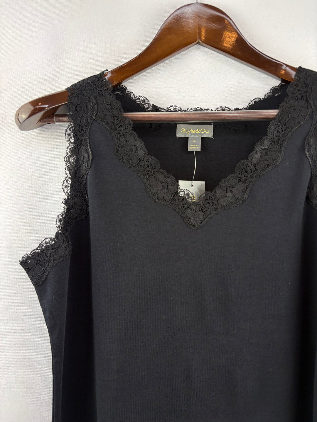 Women’s Style&Co Medium Black Scalloped Lacy Tank