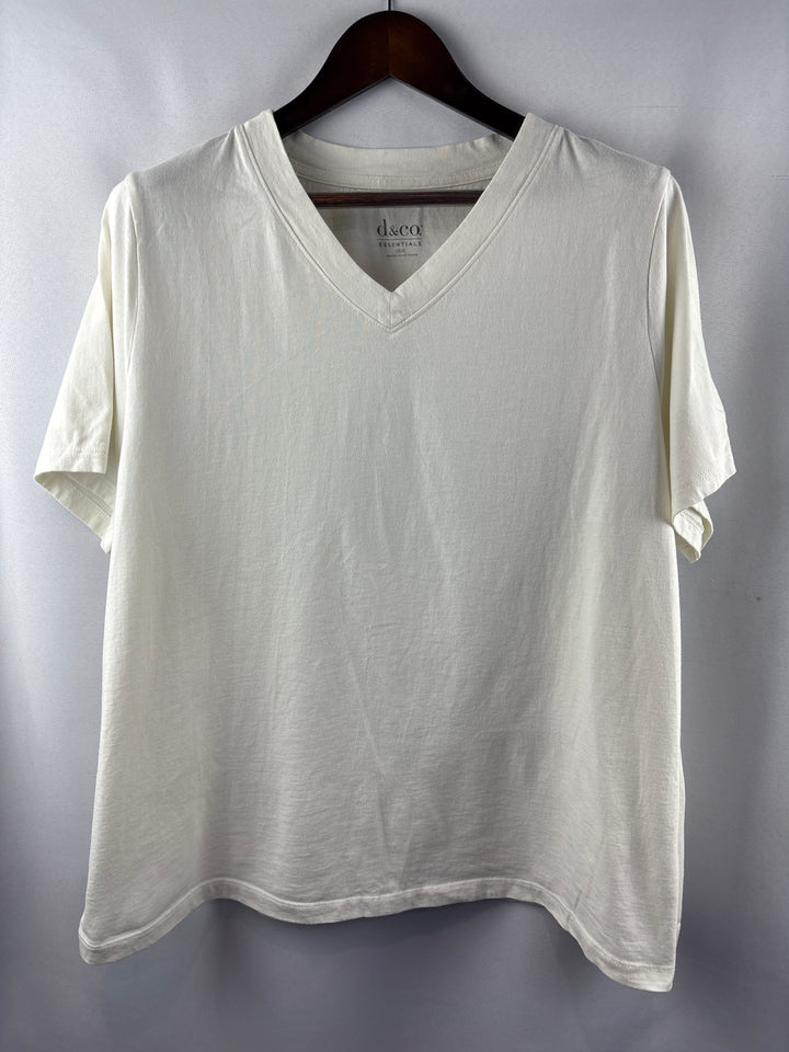 Women’s D&amp;Co. XL White V-Neck T-Shirt