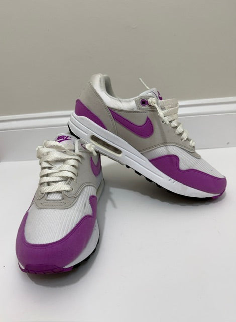 Nike Air Max 1 &