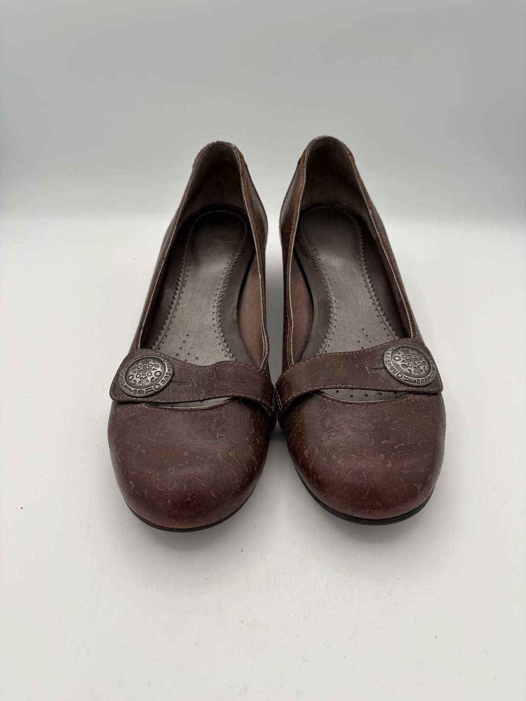 Women’s Clark’s Size 8.5 Brown Leather Kitten Heels