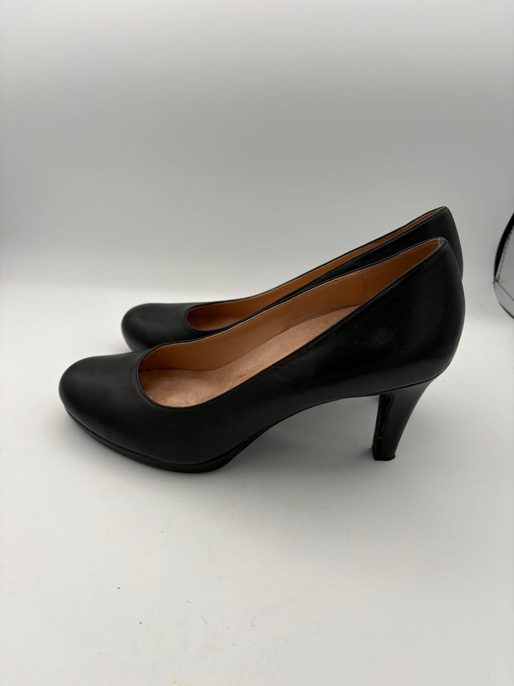 Women’s Naturalizer Size 8.5 Black Leather Pumps