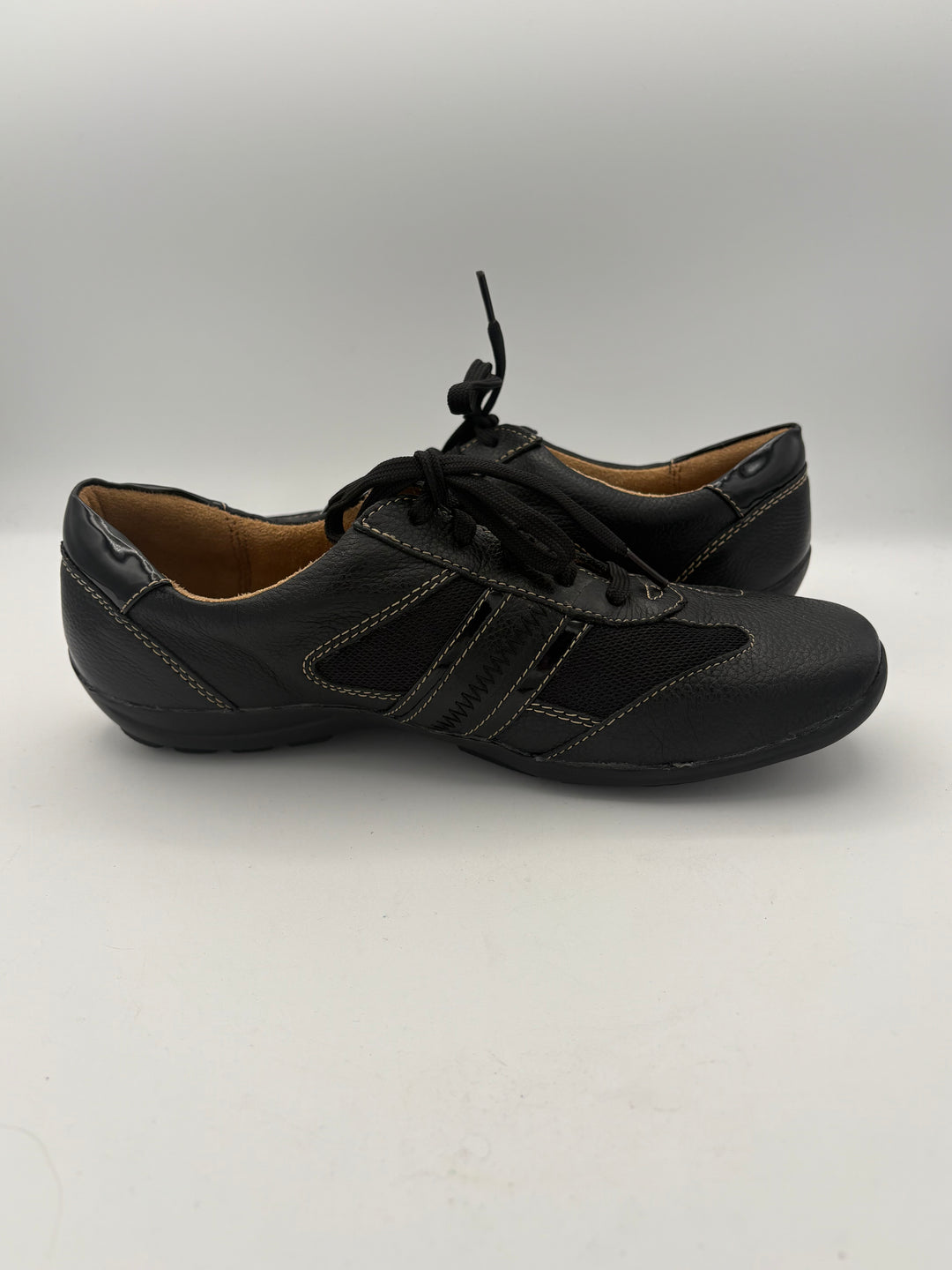 Women’s Naturalizer Size 8 Black Leather Lace Up Shoes