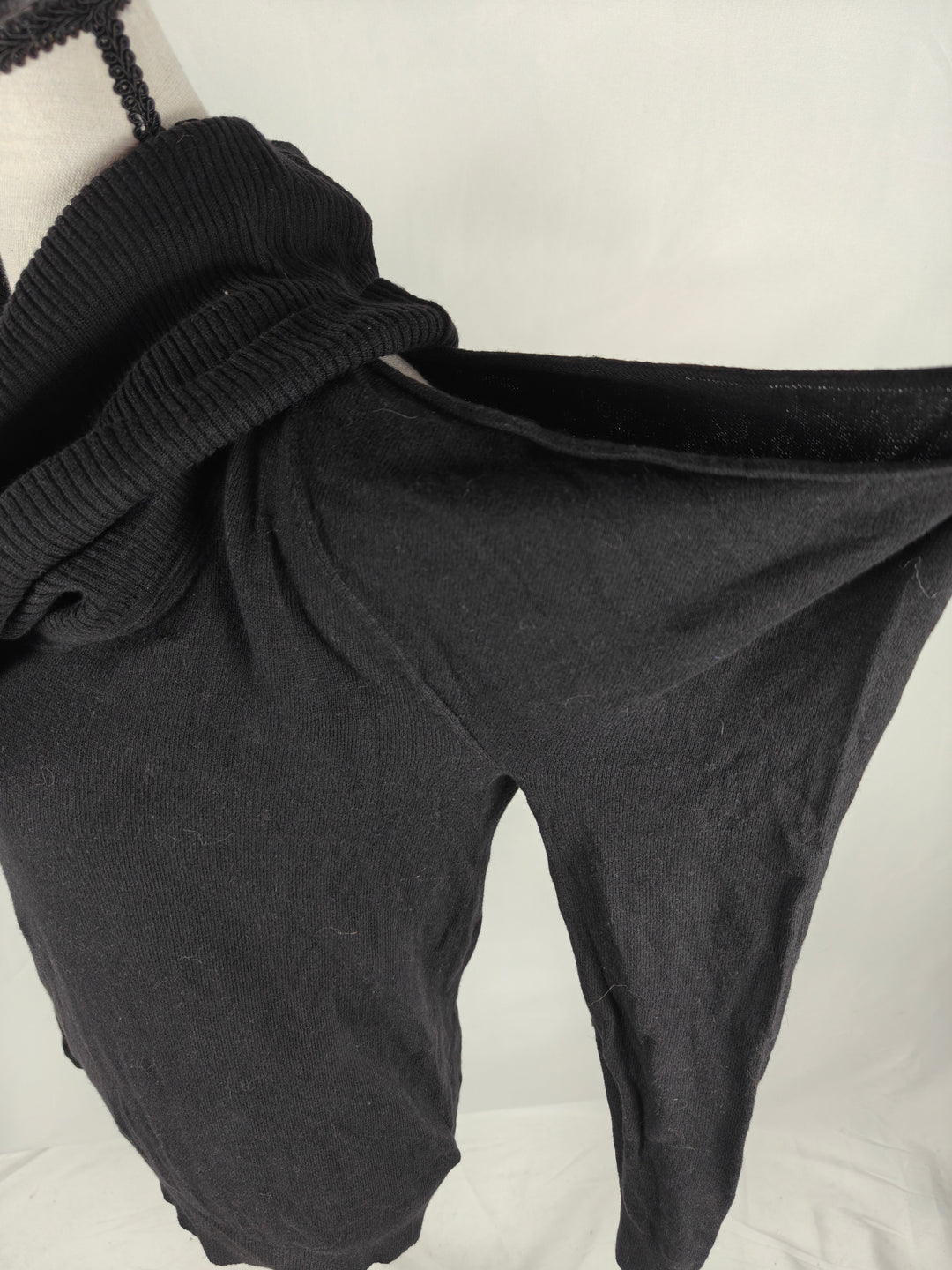 Women’s Michael Kors Cold Shoulder Cowl Neck Sweater Black Size Medium