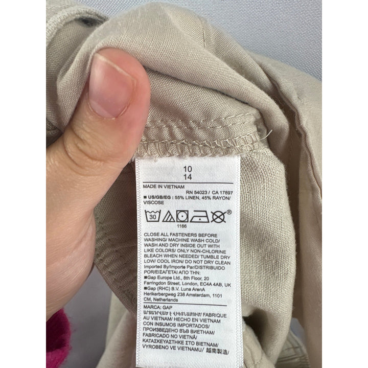 Women’s GAP Size 10 Khaki Pleated Shorts