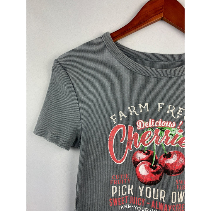 Women’s Social Culture Cherry Graphic Cropped Top Size M
