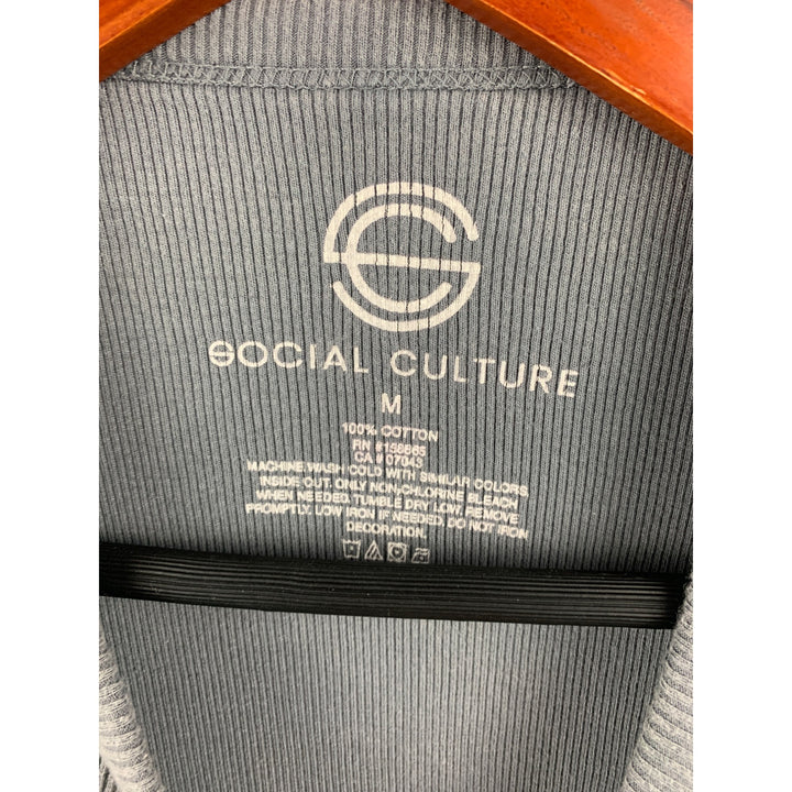 Women’s Social Culture Cherry Graphic Cropped Top Size M
