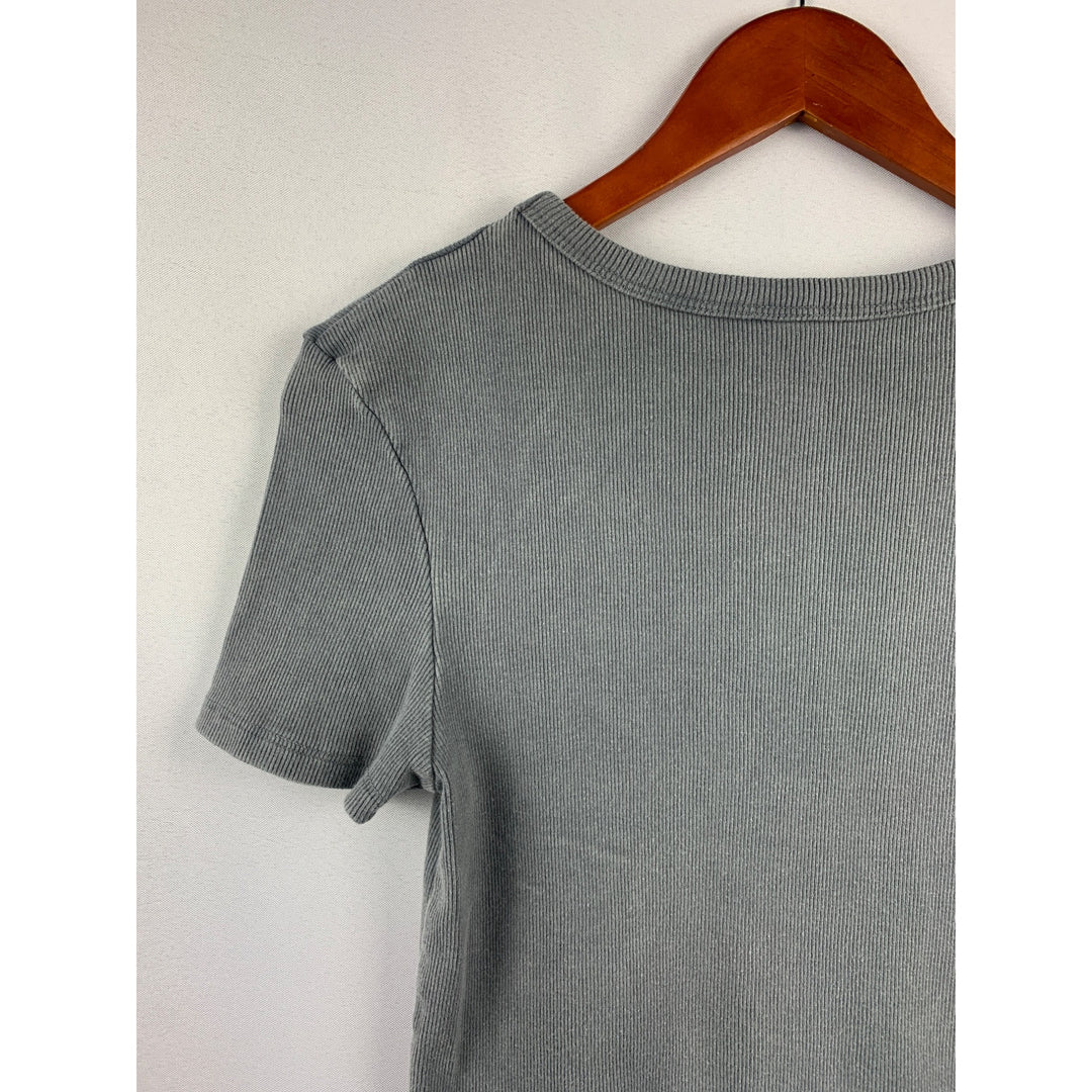 Women’s Social Culture Cherry Graphic Cropped Top Size M