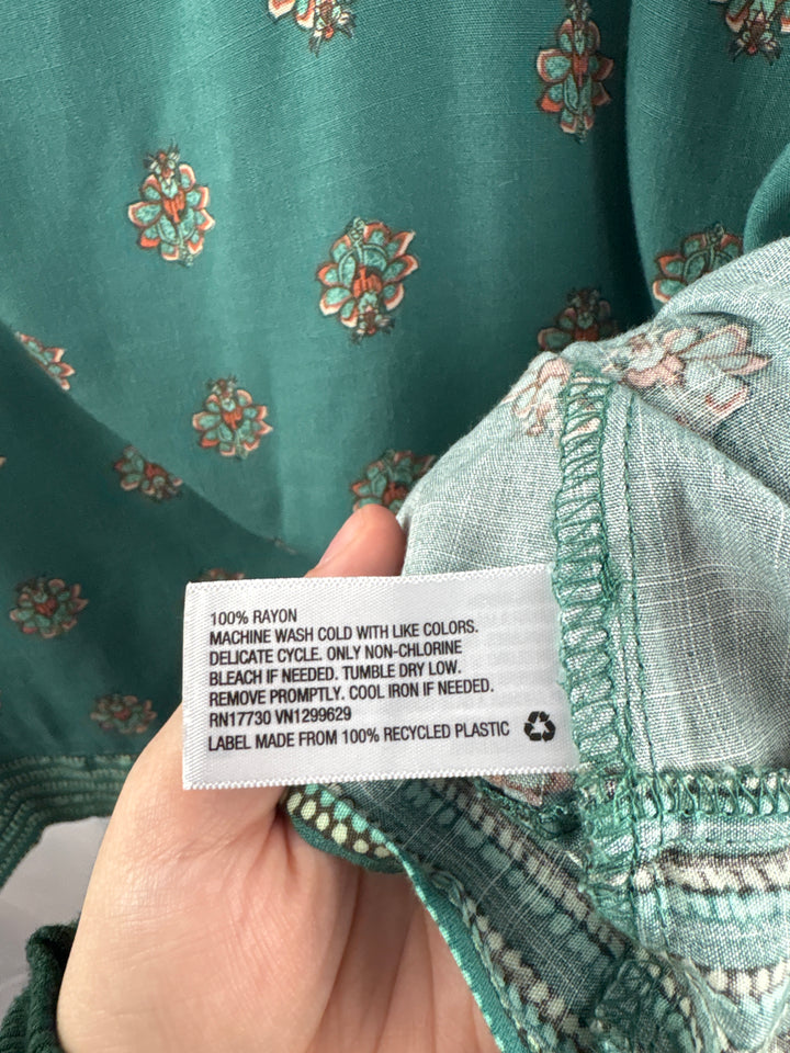 Women’s Knox Rose Size 1X Green Abstract Patterned Blouse