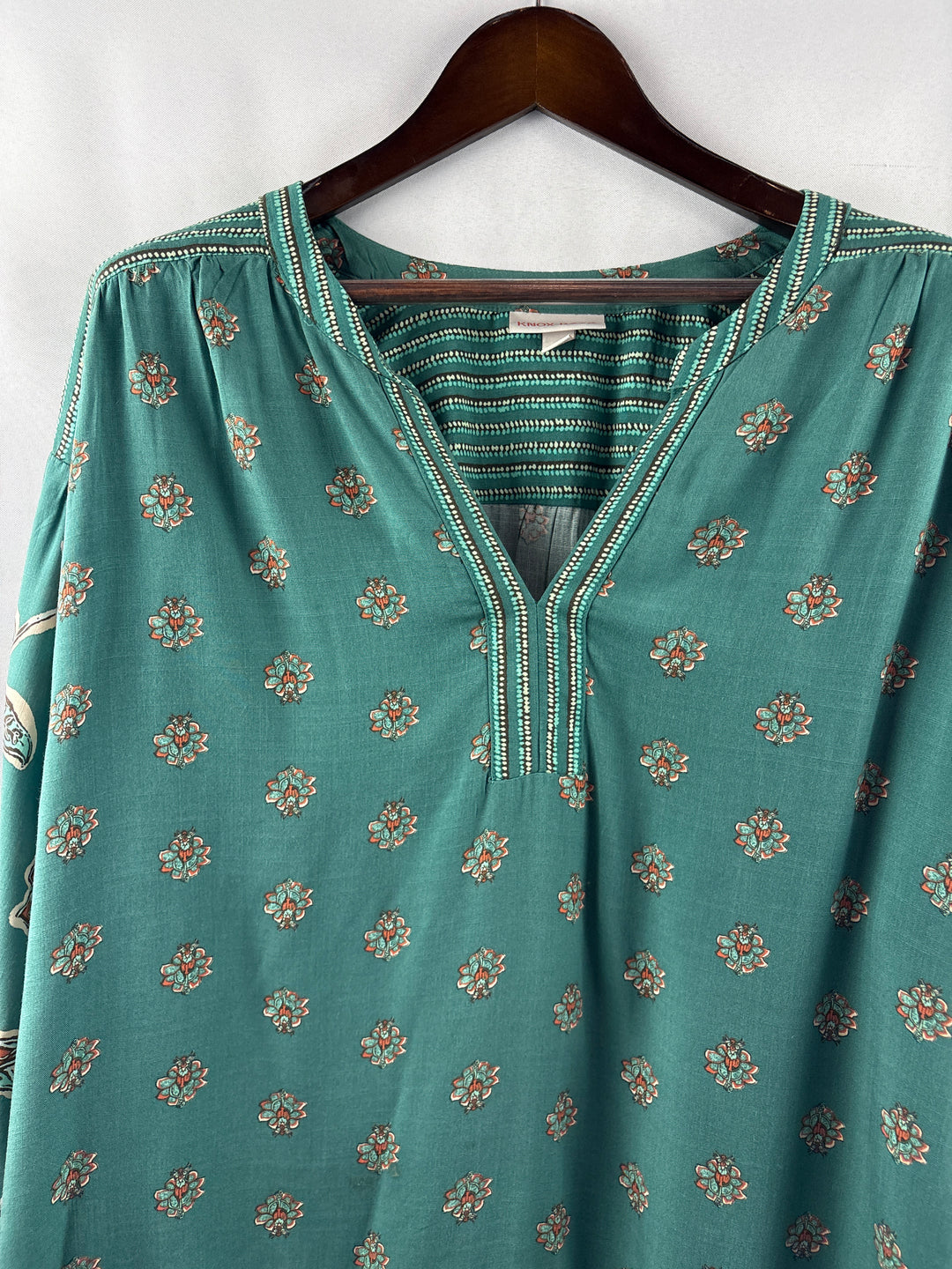 Women’s Knox Rose Size 1X Green Abstract Patterned Blouse