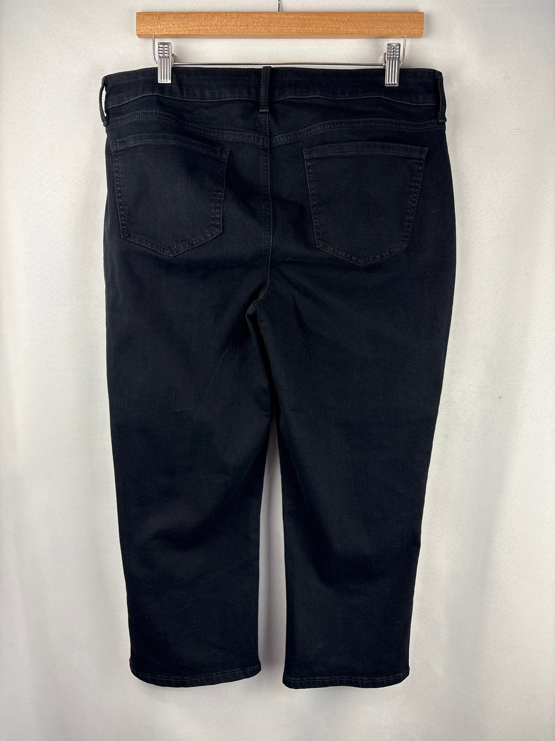 Women’s NYDJ Size 14 Black Denim Capri Pants