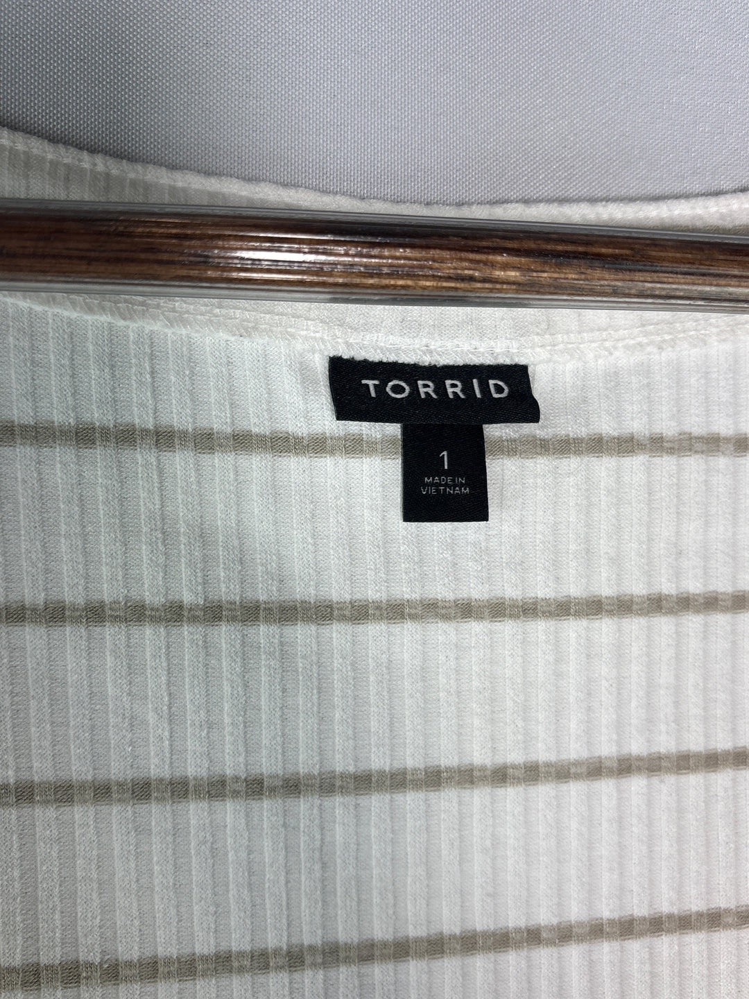 Womens Torrid Size 1X White Beige Striped Ribbed Button Up Tank Top