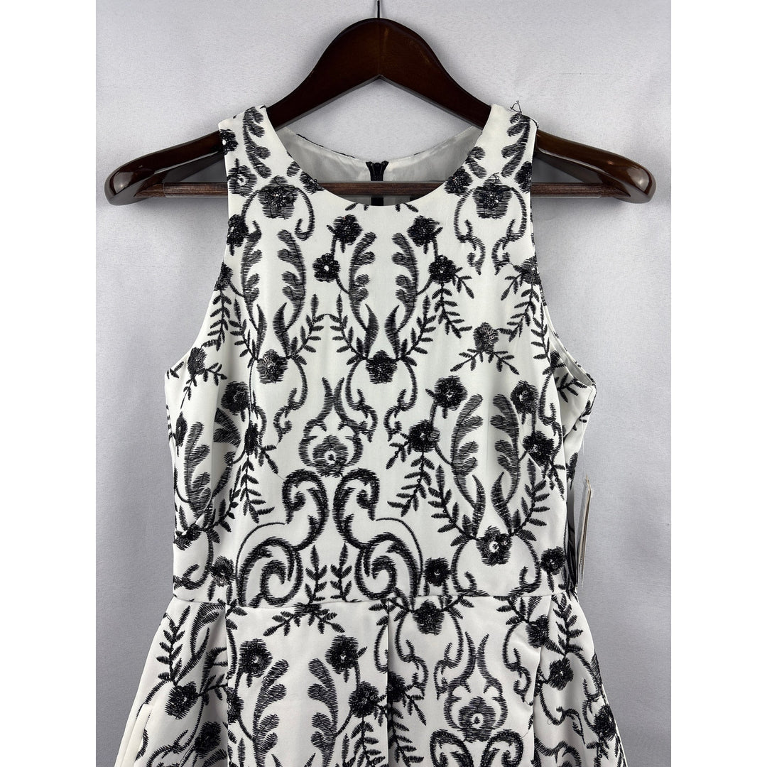 Women’s Taylor Size 6 White Dress w/ Black Floral Embroidery & Pockets