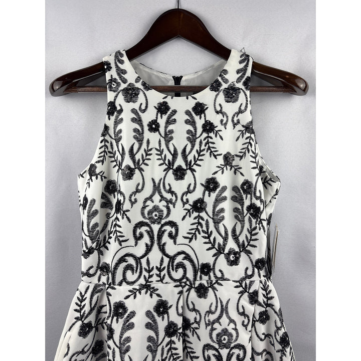 Women’s Taylor Size 6 White Dress w/ Black Floral Embroidery & Pockets