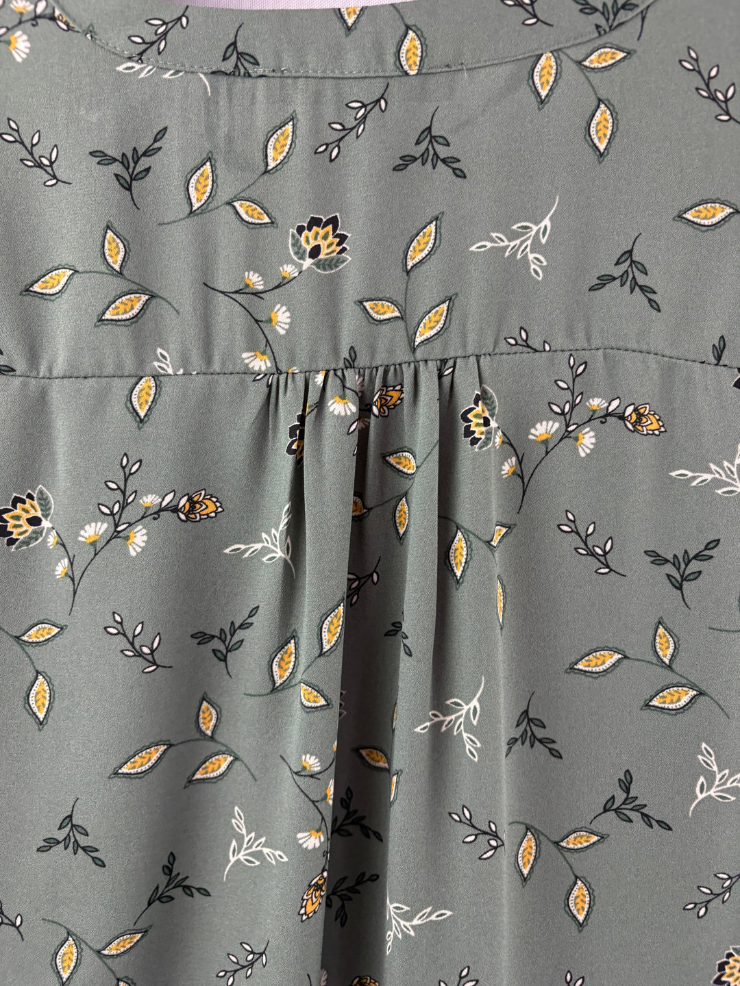 Women’s 41 Hawthorne Small Sage Green Floral Blouse