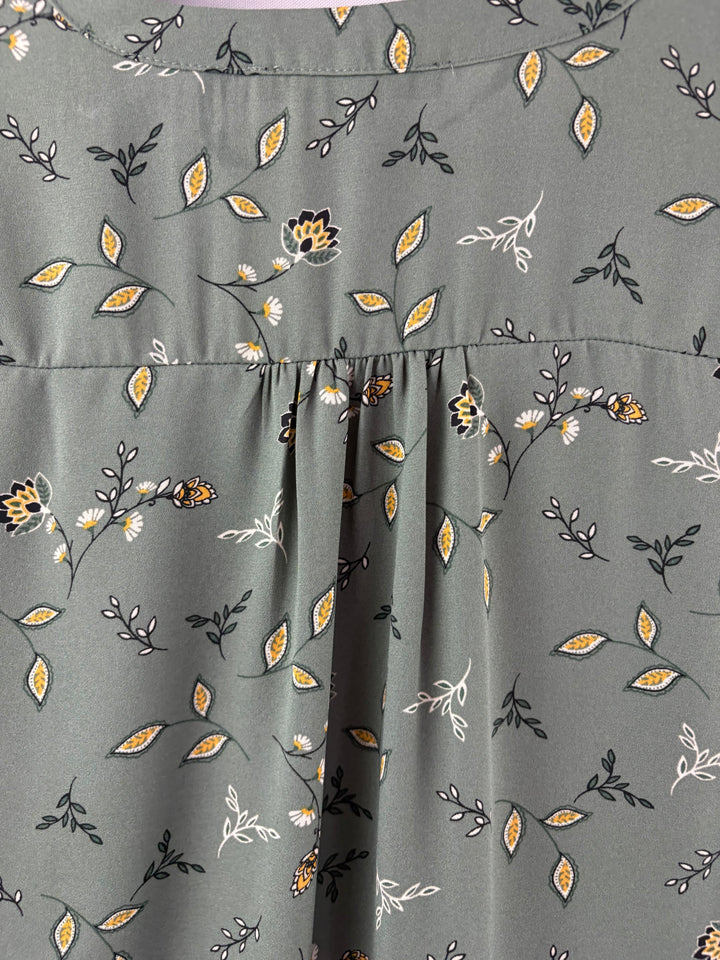 Women’s 41 Hawthorne Small Sage Green Floral Blouse