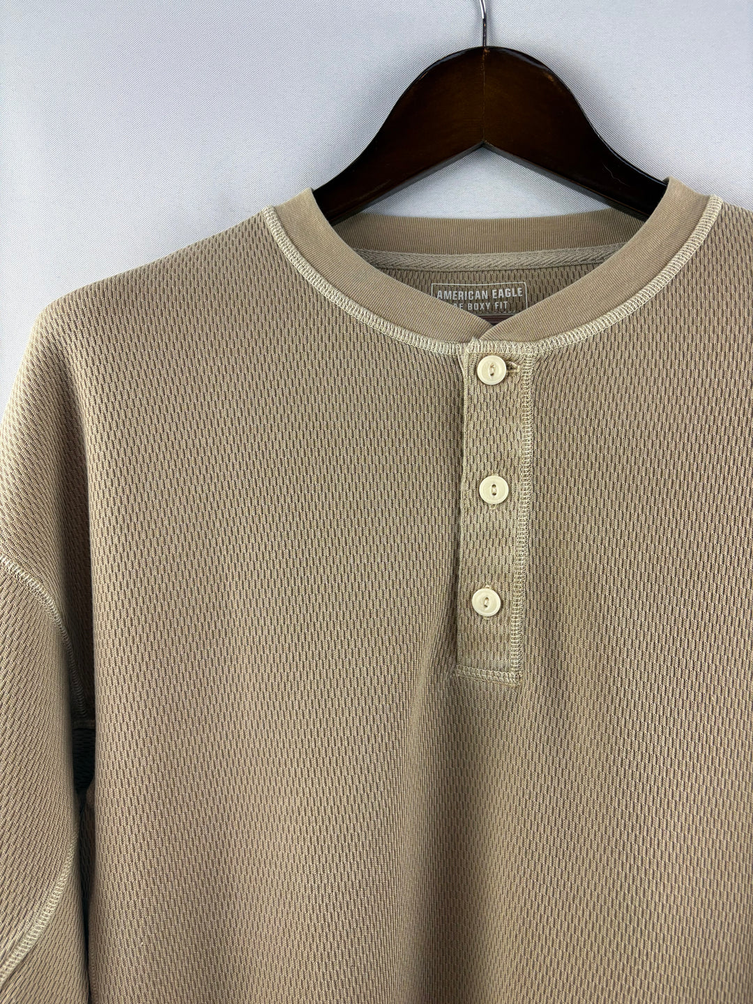 Men’s American Eagle Medium Beige Brown Long Sleeve Henley