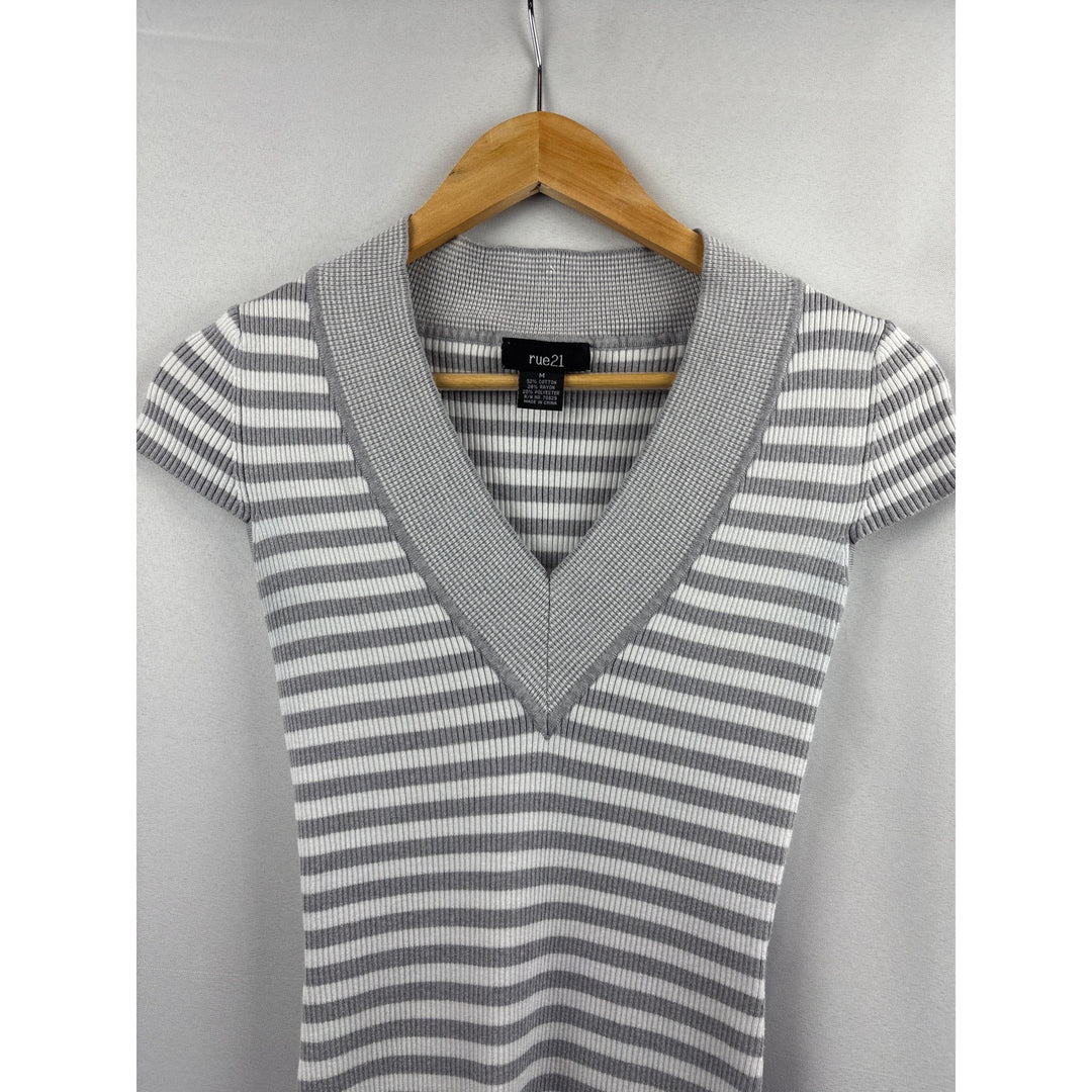 Rue21 Womens Medium Striped V-Neck Knit Top