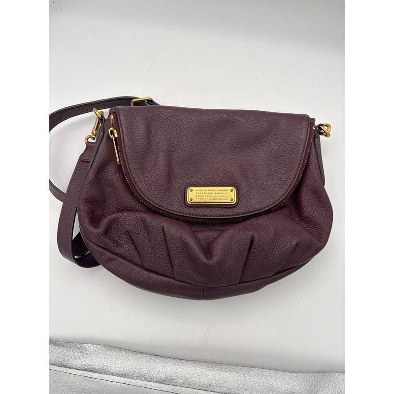 Women’s Marc Jacob’s Dark Burgundy Crossbody Purse w/ Gold Hardware.