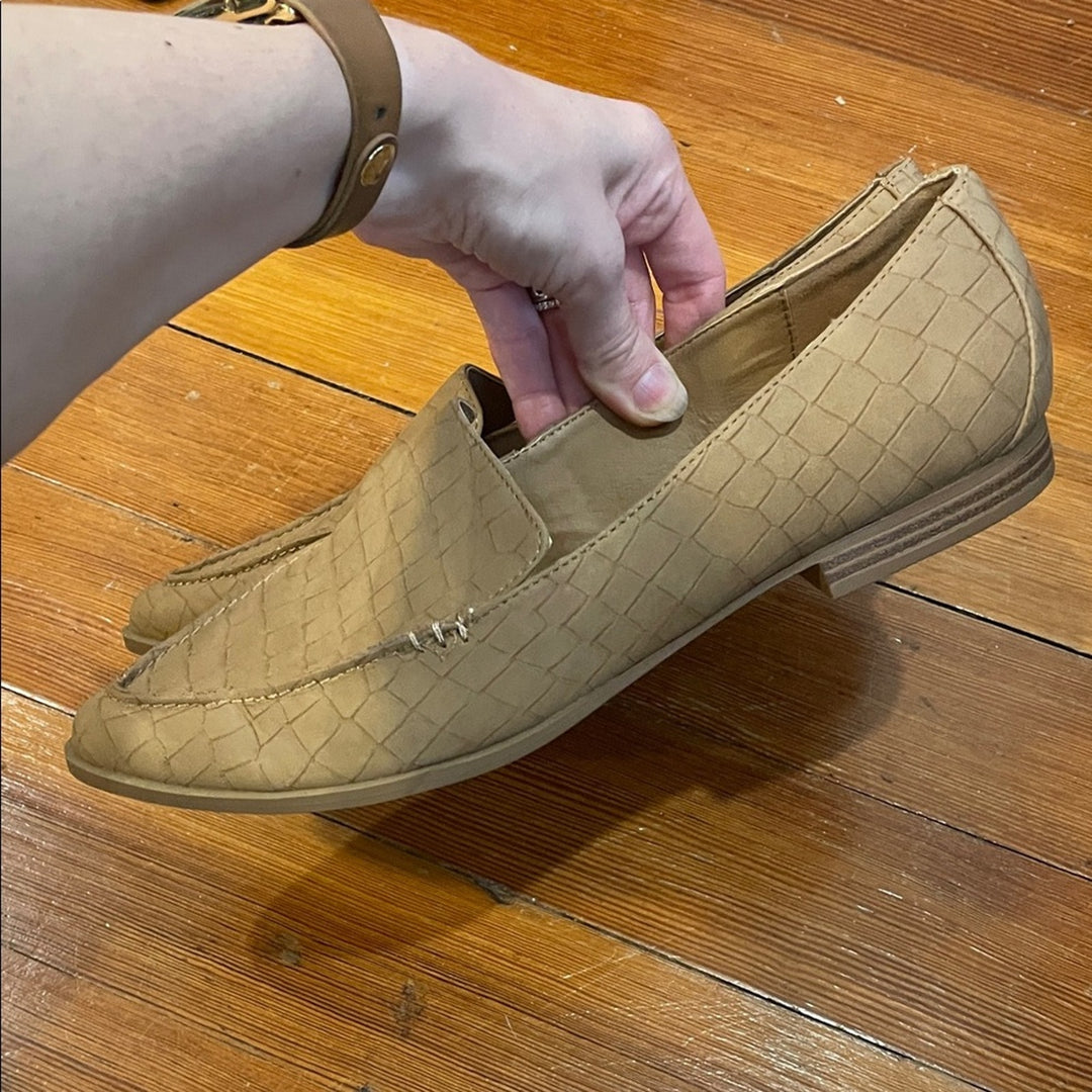 Dolce Vita Island Almond Toe Croc Embossed Loafers Minimalist Academia sz 11