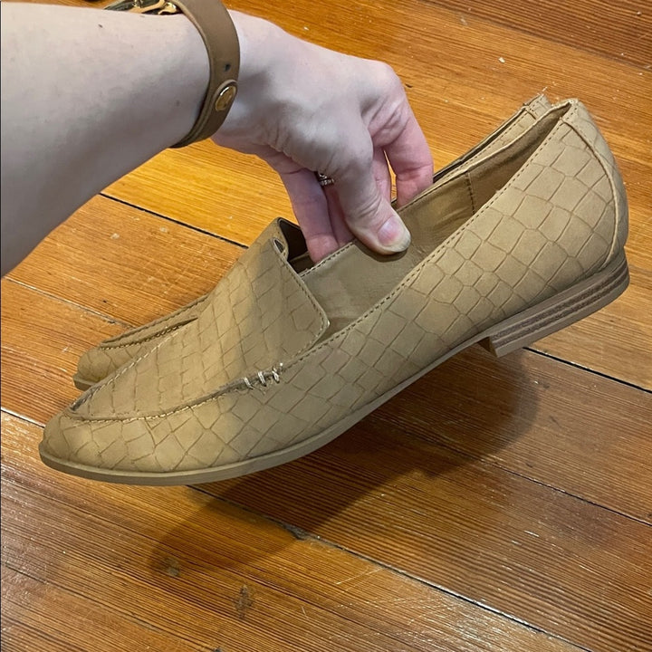 Dolce Vita Island Almond Toe Croc Embossed Loafers Minimalist Academia sz 11