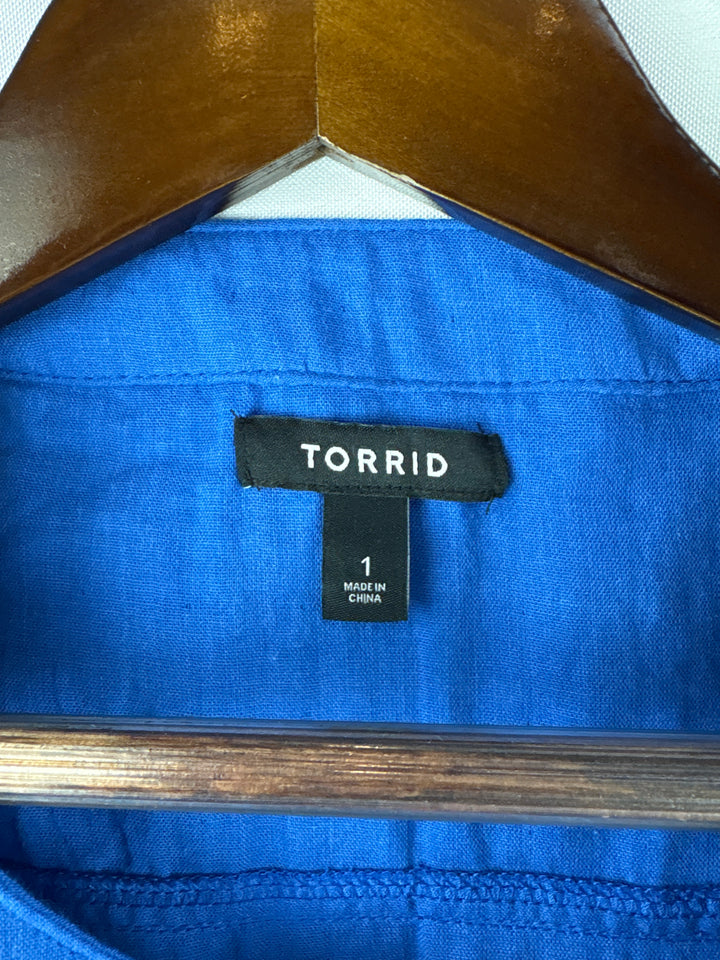 Women’s Torrid Size 1 Blue Cropped Button Up