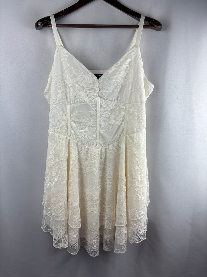 Women’s Torrid Size 2 White Lace Tiered Mini Dress