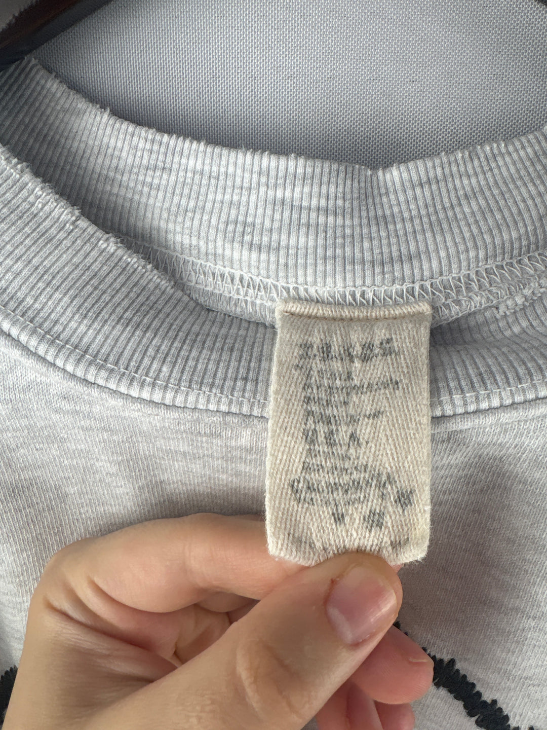 Women’s I.S.M.B.S Medium Light Gray Smiley Cropped Sweater
