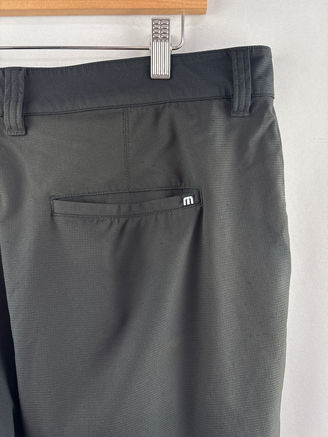 Men’s Travis Mathew Size 36 Black Golf Shorts