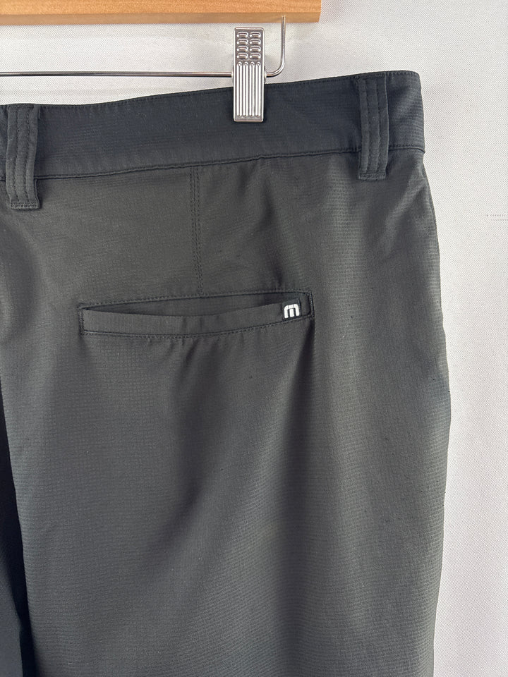 Men’s Travis Mathew Size 36 Black Golf Shorts