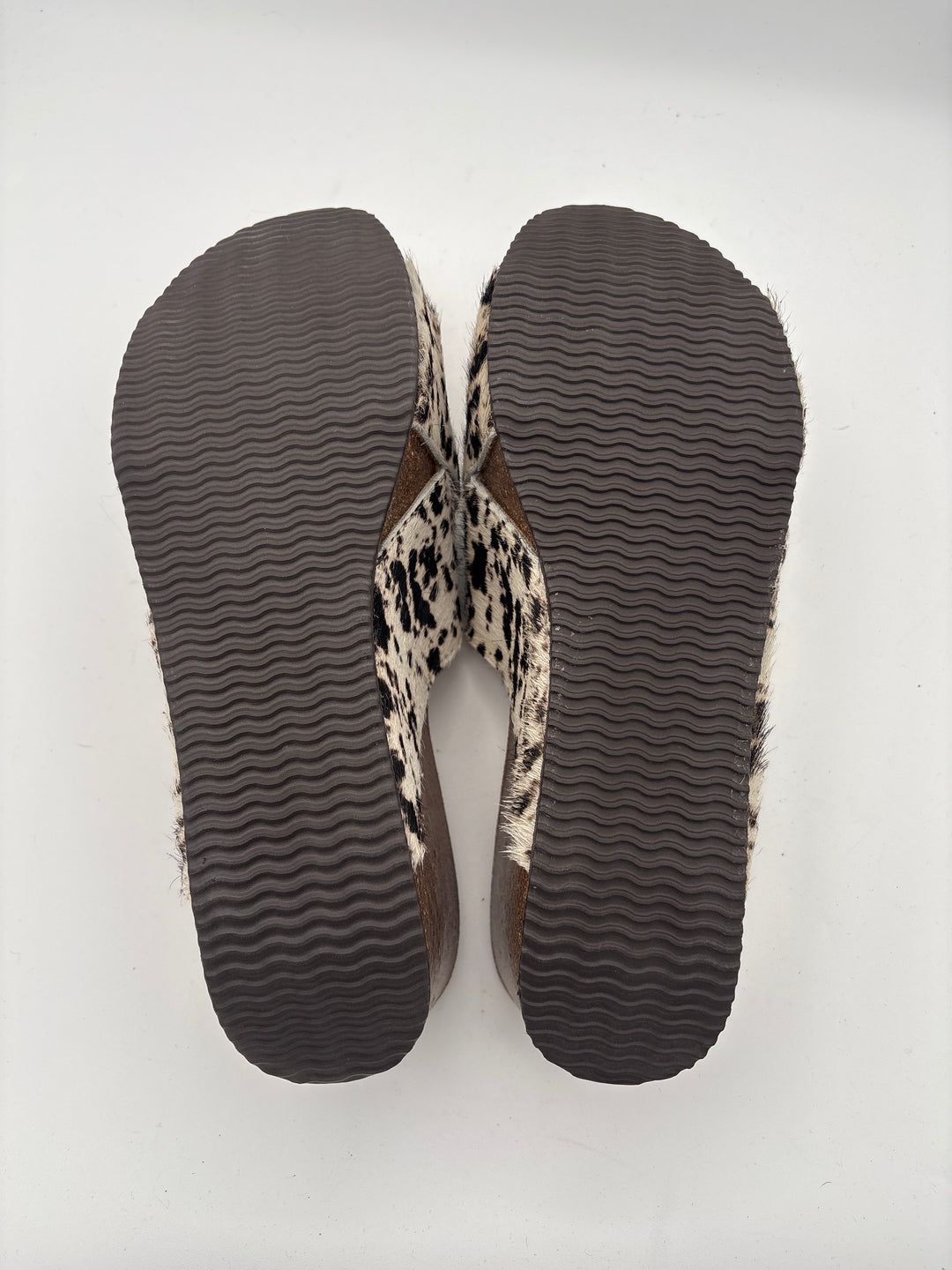 Women’s Chocolat Blu Size 10 Cow Print Wedge Sandals