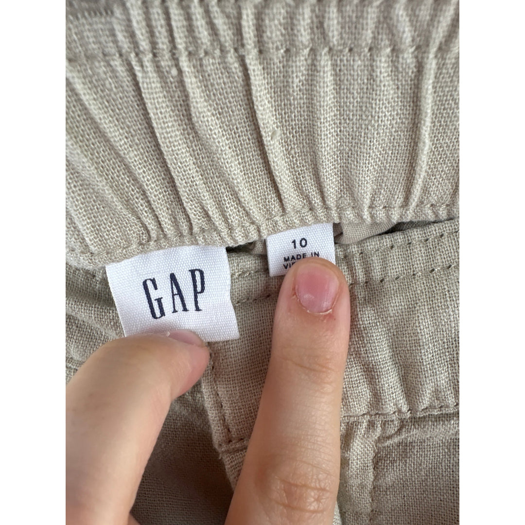 Women’s GAP Size 10 Khaki Pleated Shorts